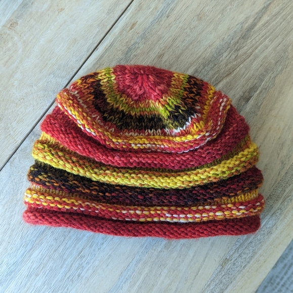 100% wool Nepalese hat with fleece lining - Picture 8 of 9